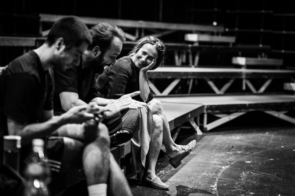 Bartłomiej Gąsior (choreograf), Wojciech Faruga (reżyser), Julia Holewińska (dramaturżka). Fot. Marta Ankiersztejn 